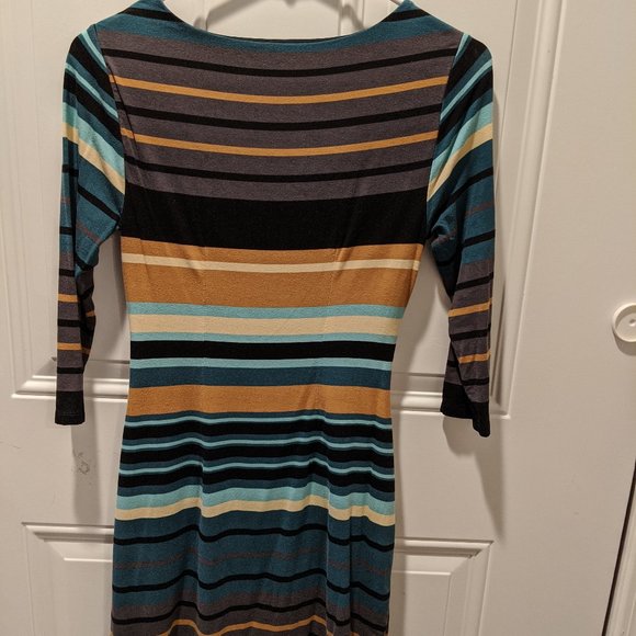Curvy multi colored cowl-neck dress - Picture 3 of 5